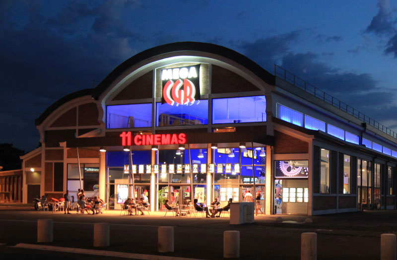 Cinéma Méga CGR by night©Pixbynot