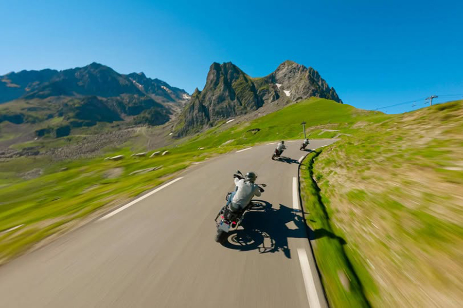 Un road trip à moto dans les Pyrénées, ça vous tente ?