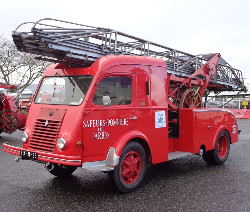 Musée Jean-Marie Daureu Image d'un camion de sapeur-pompier "Echelle sur porteur" en exposition.