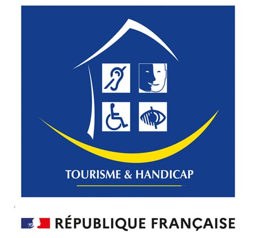 Logo Tourisme et Handicap montrant icones 4 déficiences sur fond bleu