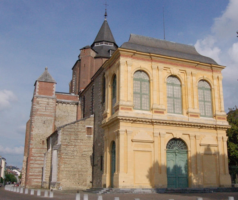 Vue sur la Cathédrale Notre Dame de la Sède dans le centre historique de Tarbes